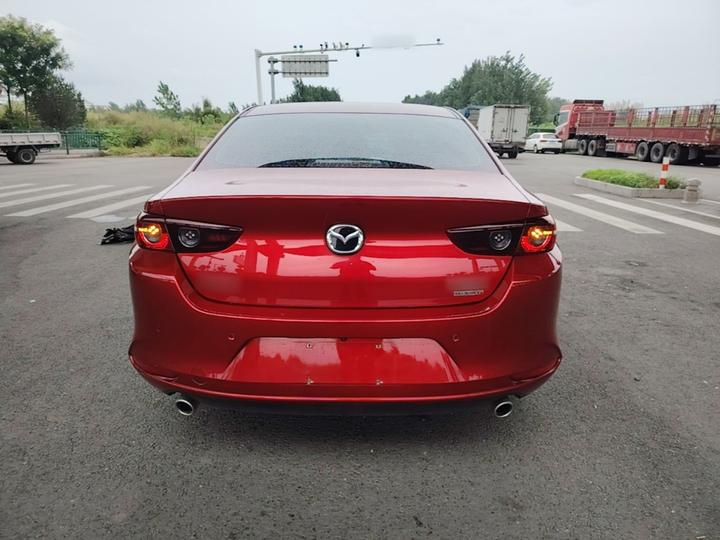 3 Axela 2020 1.5L AT photo 3