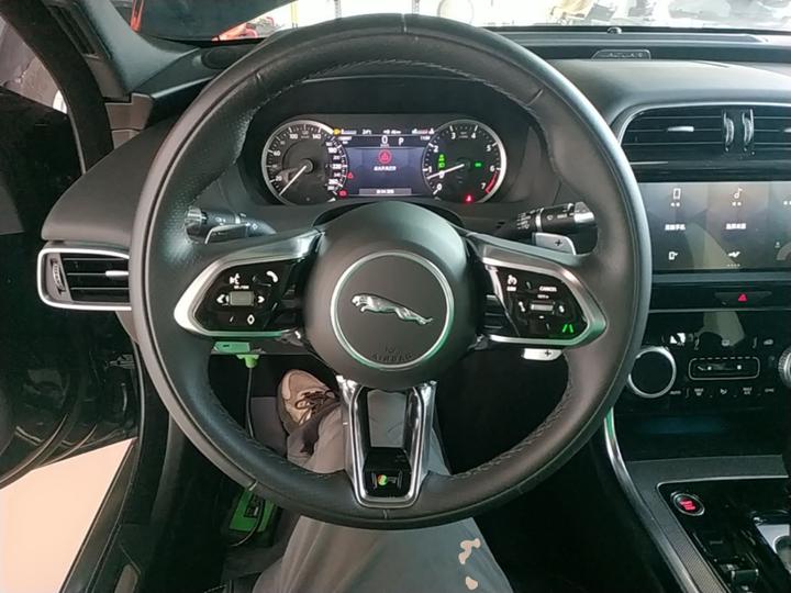 XEL 2021 2.0T 200PS R-DYNAMIC Sport photo 6