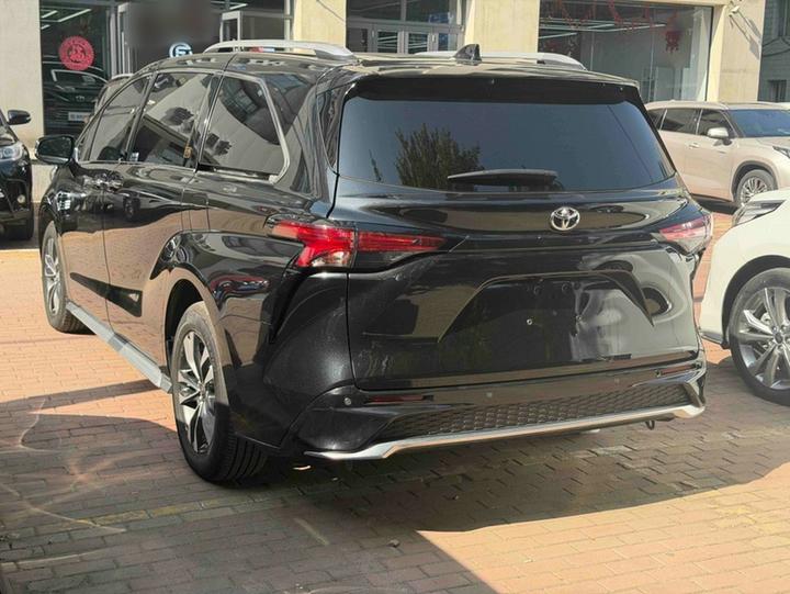 Granvia 2024 2.5L Hybrid Premium PLUS AWD photo 4