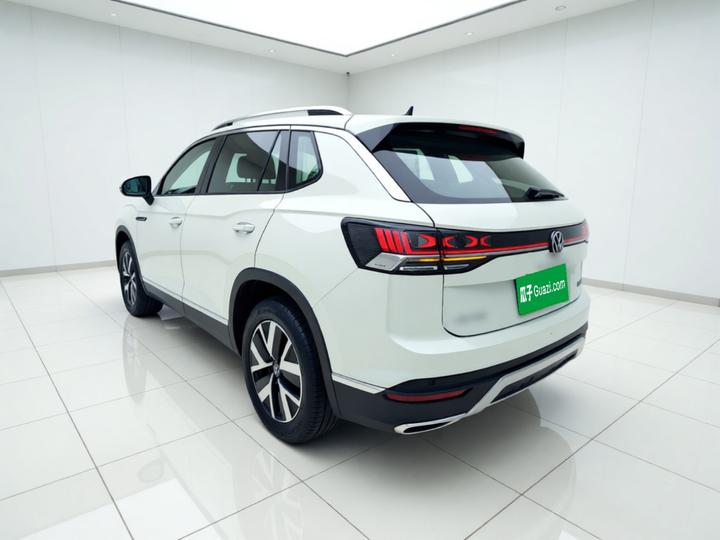 Tayron 2023 330TSI RWD Luxury Plus Advanced photo 4