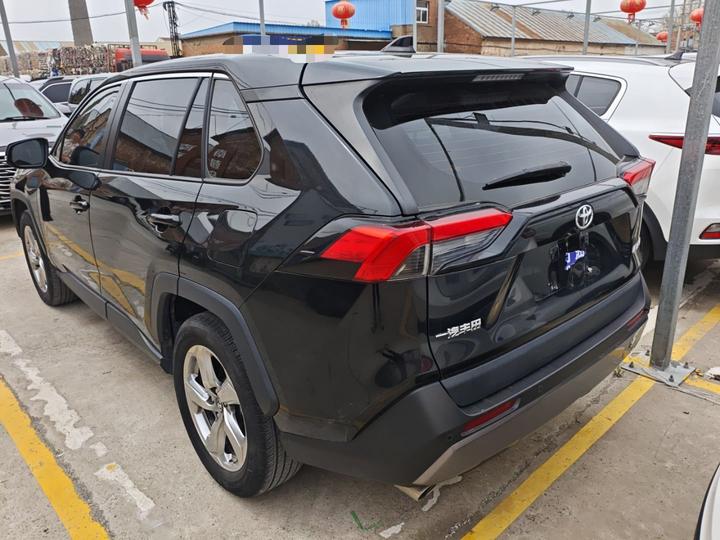 RAV4 2022 2.0L CVT RWD Plus photo 4