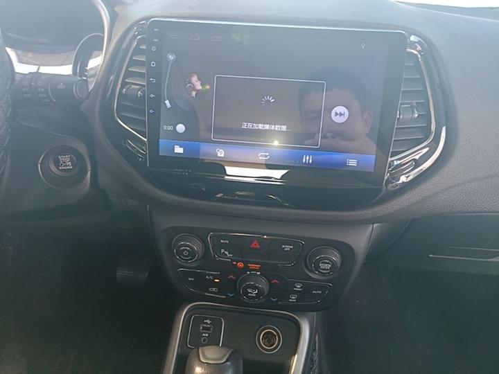 Compass 2017 200T AT photo 8