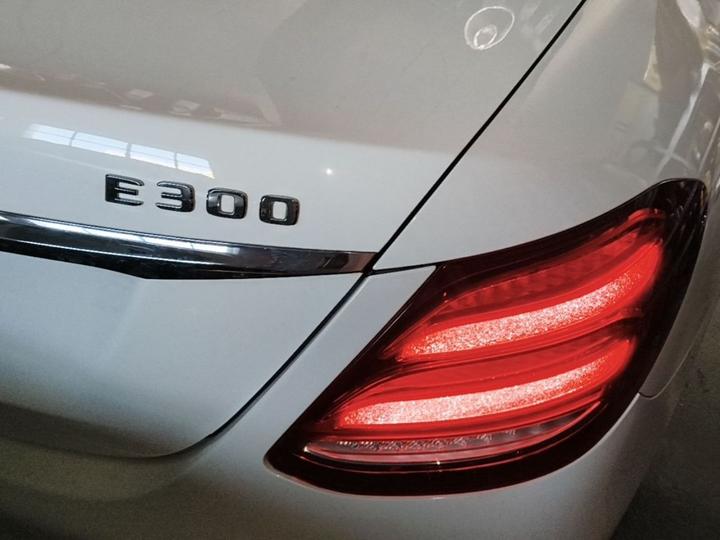 E-Class 2018 Facelift E 300 L Sport Luxury photo 7