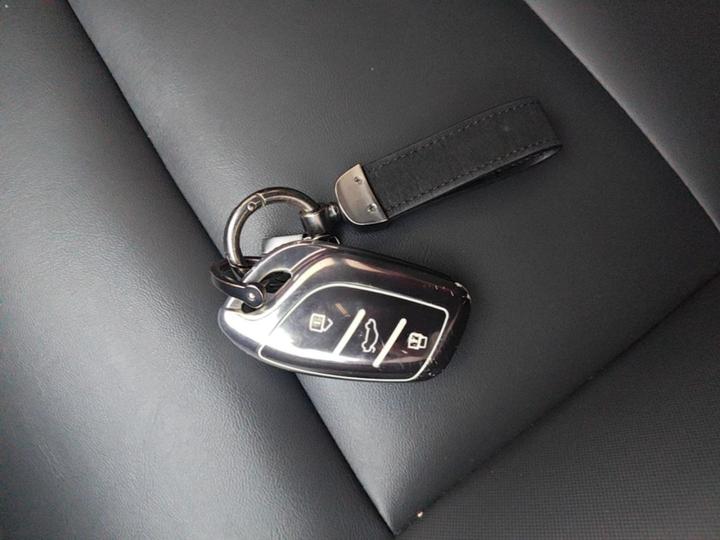 MG5 2023 180DVVT CVT Luxury photo 8