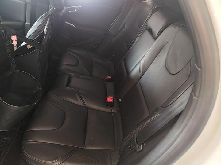 V40 2015 1.6T photo 4