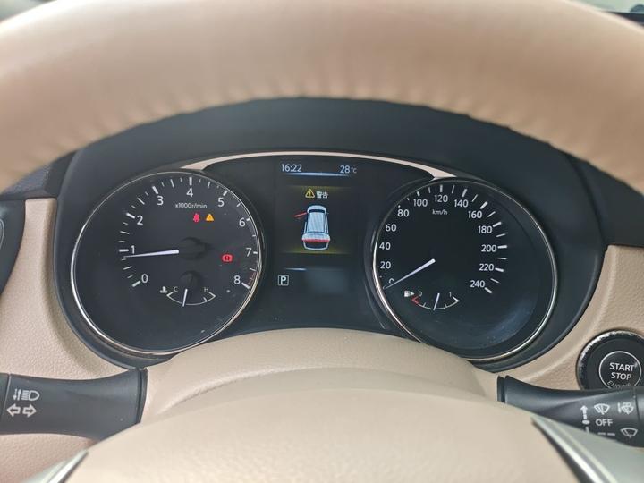 X-Trail 2014 2.0L CVT Comfort 2WD photo 4
