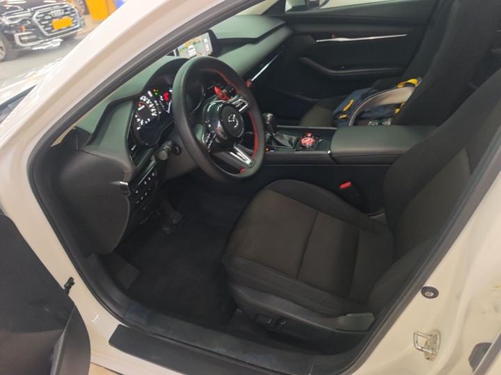 3 Axela 2021 2.0L AT photo 6