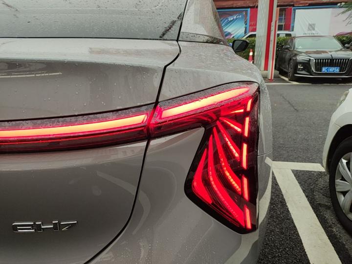EH7 2025 640 AWD photo 7