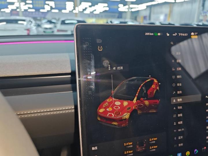 Model Y 2025 RWD photo 6
