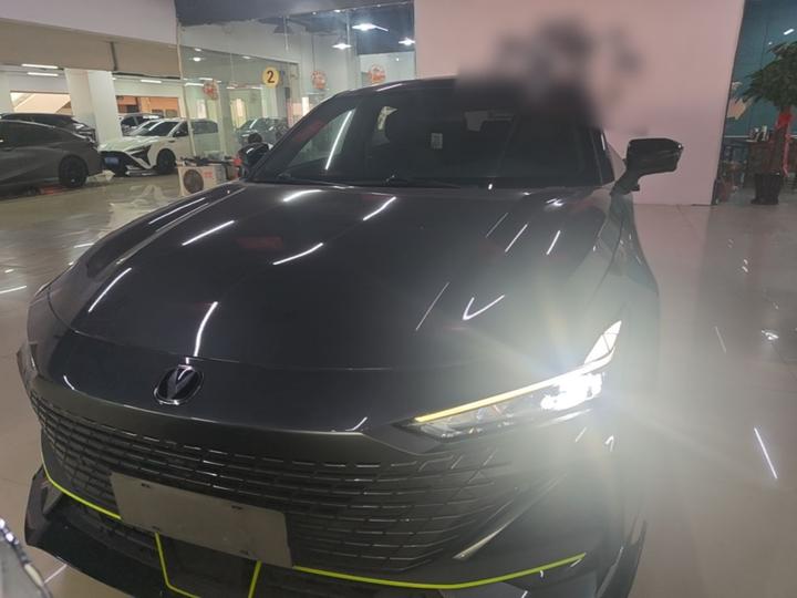 UNI-V 2022 1.5T Sport photo 2