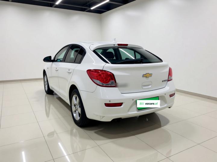 2013 Hatchback 1.6L AT Luxury photo 4