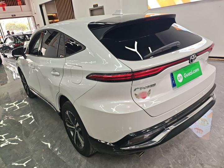 2023 2.0L CVT RWD Luxury photo 4