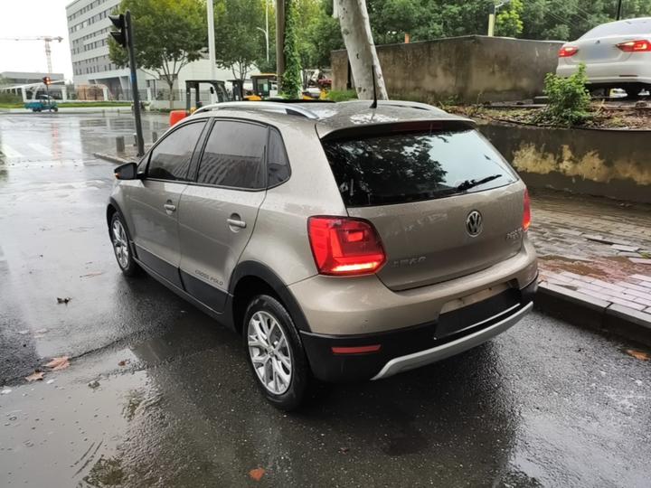 2014 1.6L Cross Polo AT photo 4