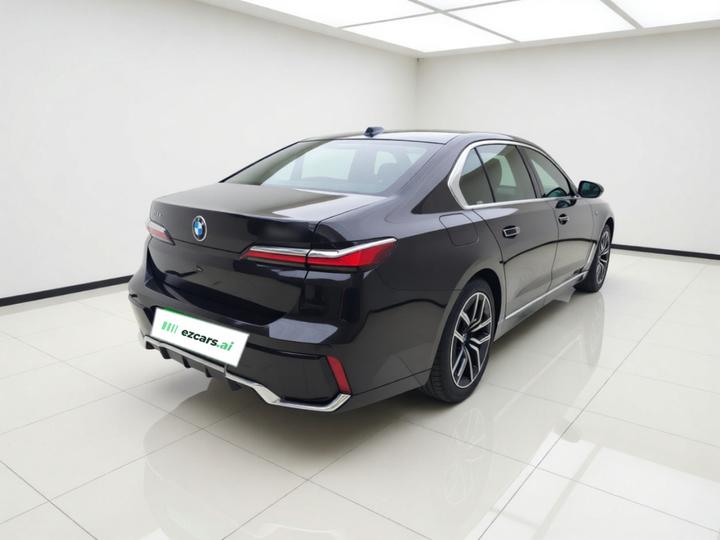 7 Series 2023 735Li M Sport Package photo 6