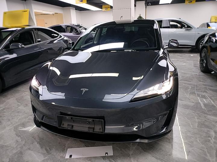 Model 3 2024 Performance AWD photo 2