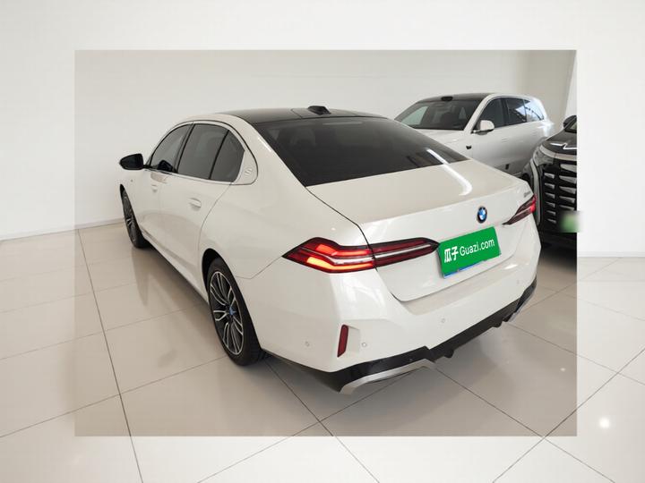 5 Series 2025 525Li M Sport Package photo 4
