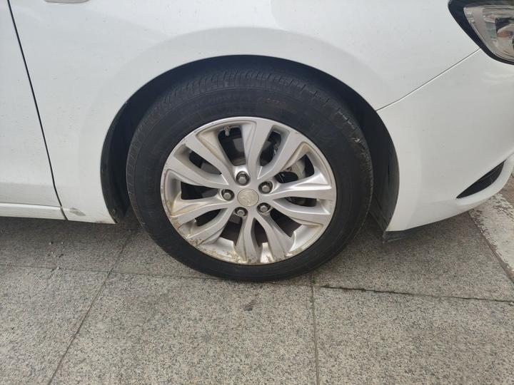 Excelle 2021 Facelift Classic 1.5L AT Elite photo 8