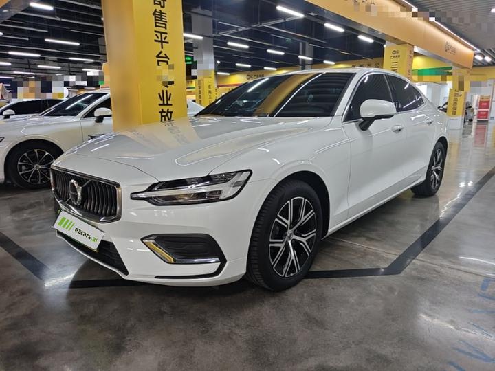 S60 2026 B4 Luxury