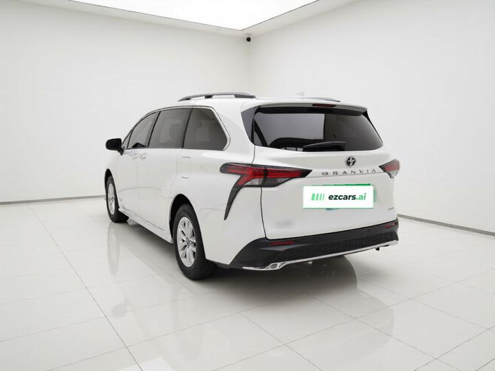 Granvia 2024 2.5L Hybrid Comfort photo 4