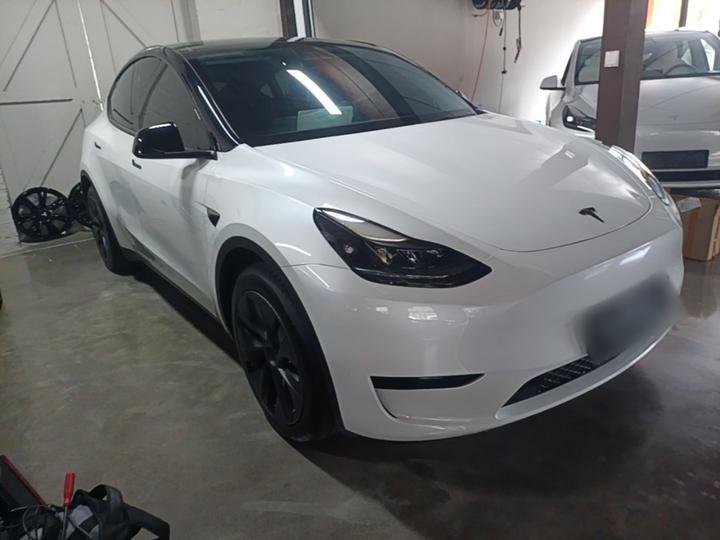 Model Y 2024 RWD photo 3