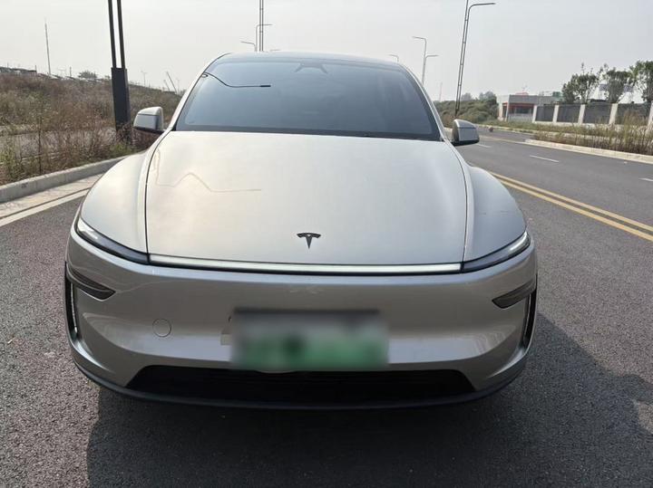 Model Y L 2025 Long Range AWD photo 2