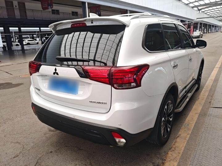 Outlander 2019 2.4L AWD Enjoy 7-Seater China VI photo 4
