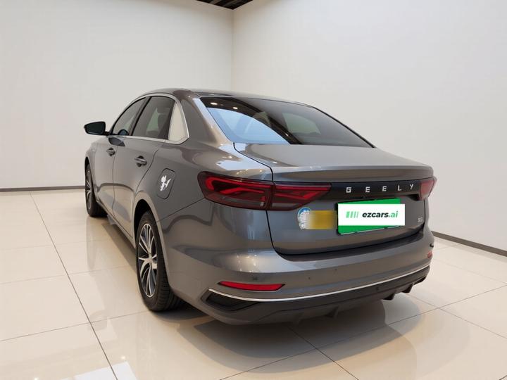 Emgrand 2023 4 Champion 1.5L MT Luxury photo 4