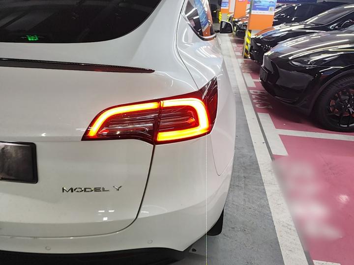 Model Y 2022 Facelift RWD photo 7