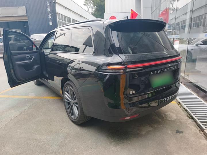 Leapmotor C16 2026 EREV 280 LiDAR Smart Premium 6-Seater photo 4