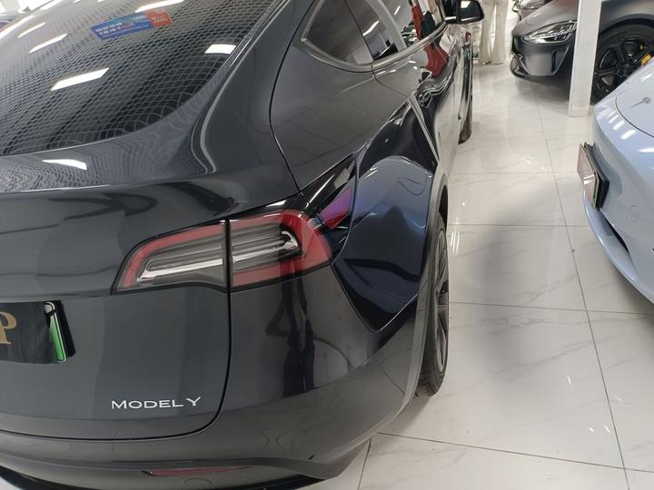 Model Y 2024 RWD photo 7