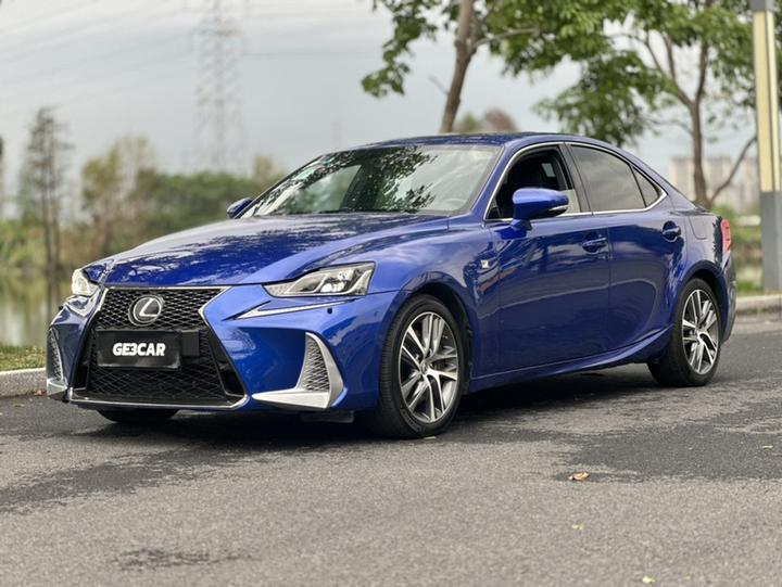 IS 2017 300 F SPORT
