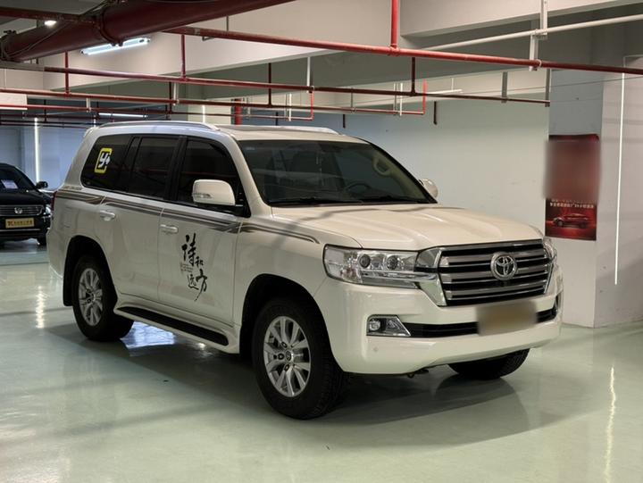 Land Cruiser Parallel Import photo 4