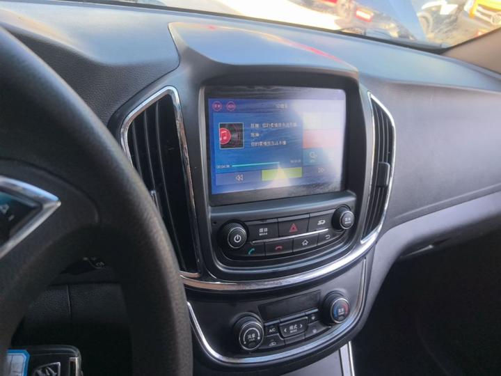 560 2015 1.8L MT Elite photo 8
