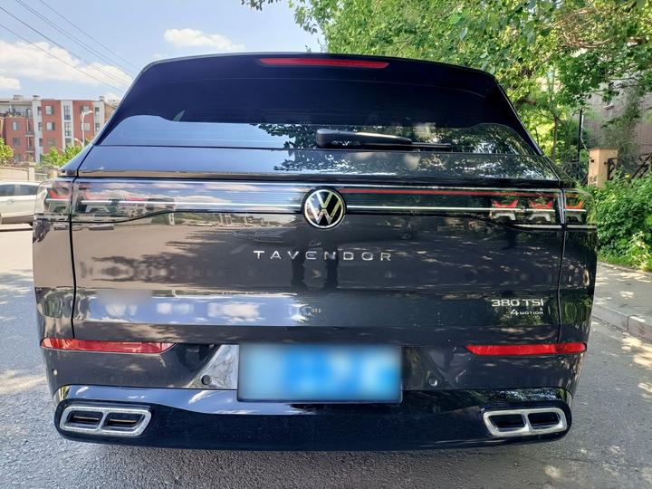 2024 380TSI AWD R-Line photo 4