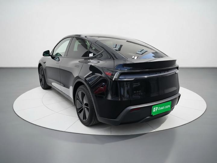 Model Y 2026 RWD photo 4