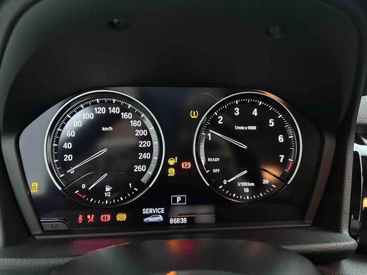 2 Series Wagon 2018 218i Leading photo 5
