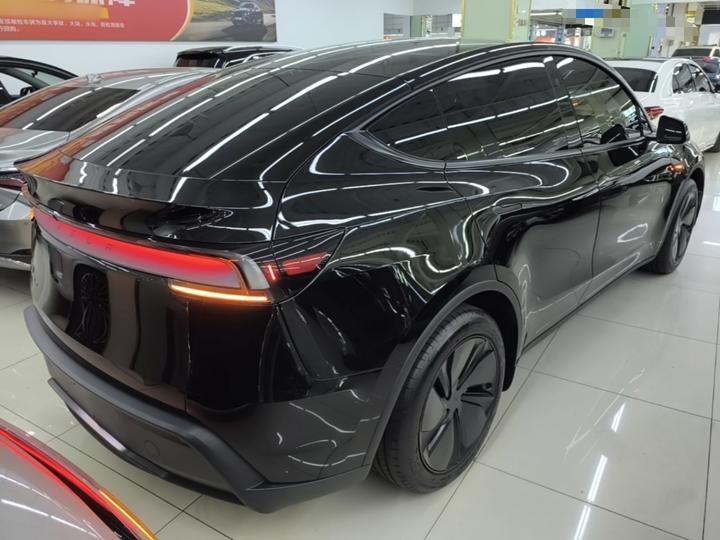 Model Y 2026 RWD photo 6