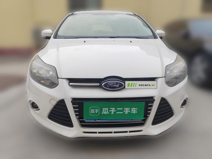 Focus 2012 Hatchback 2.0L MT Luxury Sport photo 2