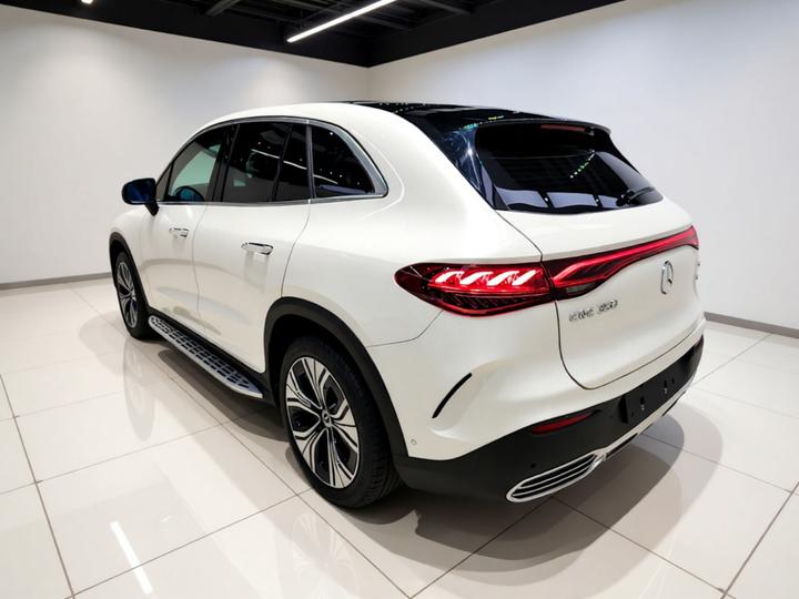 EQE SUV 2023 350 4MATIC Luxury photo 4