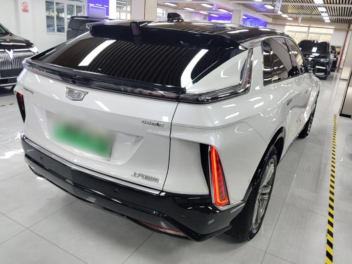 IQ 2022 RWD Long Range Luxury photo 6