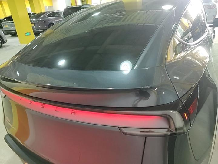 Model Y 2025 Long Range AWD Launch Edition photo 3