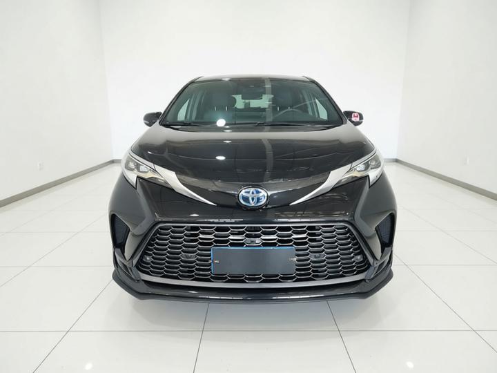 Granvia 2022 2.5L Hybrid Flagship photo 2