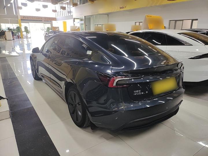 Model 3 2023 RWD photo 4