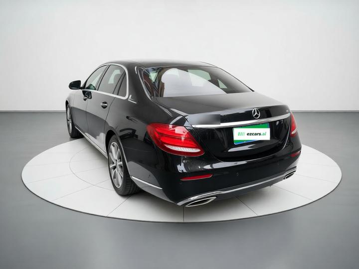 E-Class 2017 E 300 L Sport Luxury photo 4
