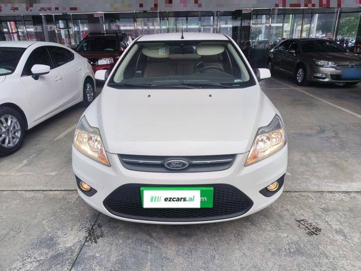 Focus 2013 Sedan Classic 1.8L AT photo 2