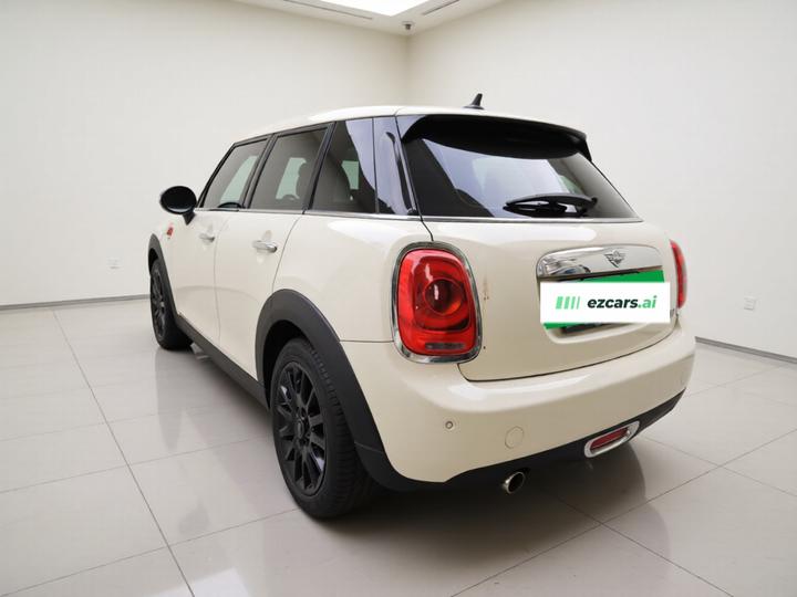 2018 1.5T ONE PLUS 5-Door photo 4