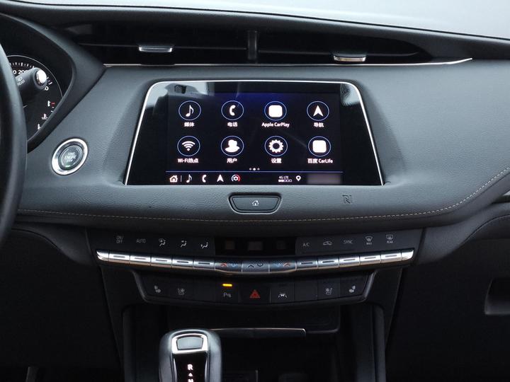 XT4 2018 28T AWD Platinum photo 3