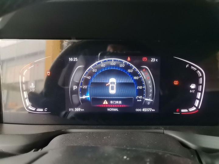 CS75 PLUS 2021 1.5T AT Luxury photo 3