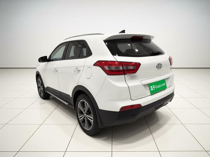 ix25 2015 1.6L AT RWD Premium DLX photo 4