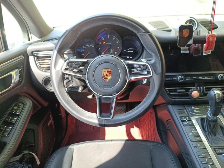 2018 Macan 2.0T photo 3